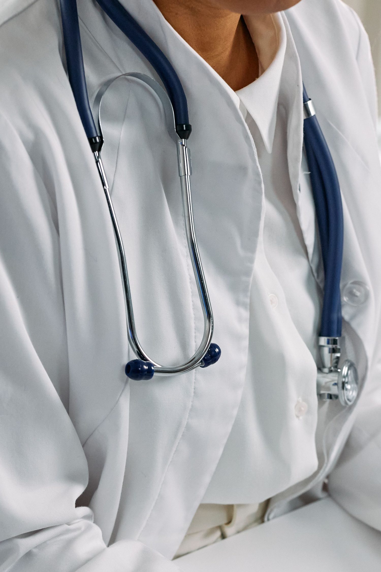 Lékař se stetoskopem – interní ambulance